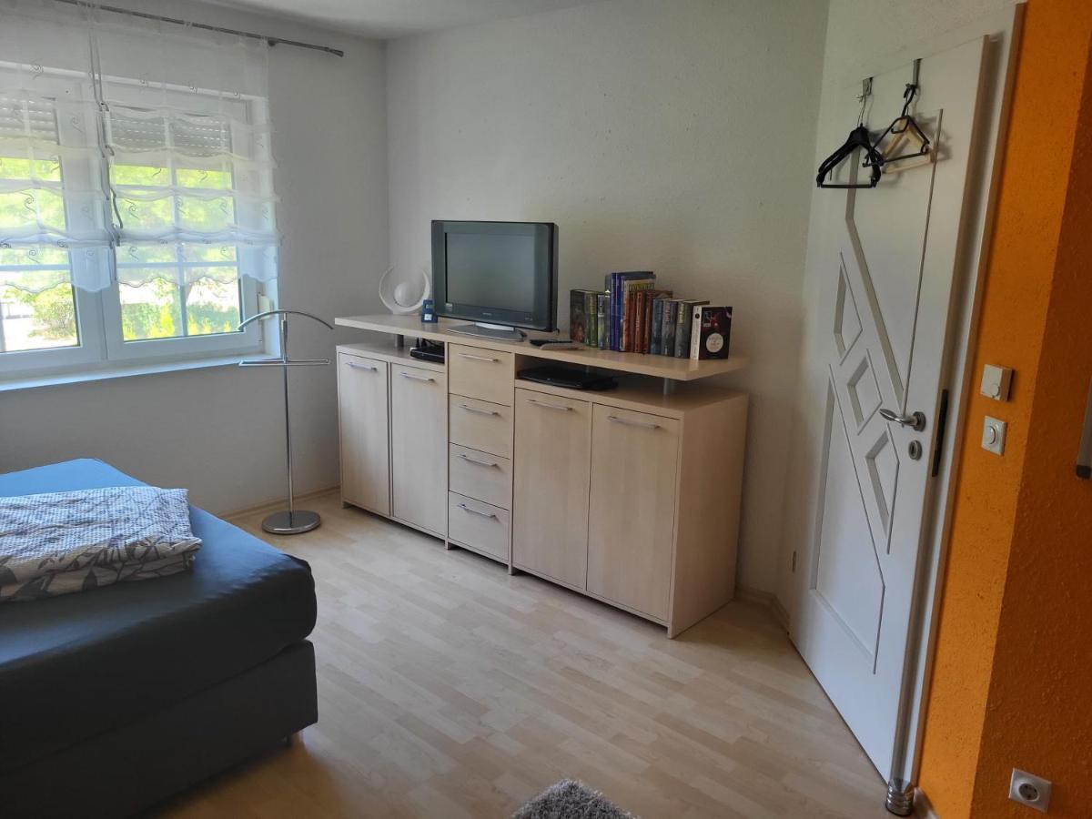 Gaestezimmer Im Bewohnten Efh Mit Pool Und Garten Ziltendorf Exteriör bild